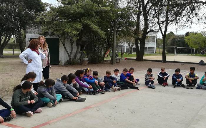 Talleres de accesibilidad en la escuela de Tarariras. · Foto: s/d de autor