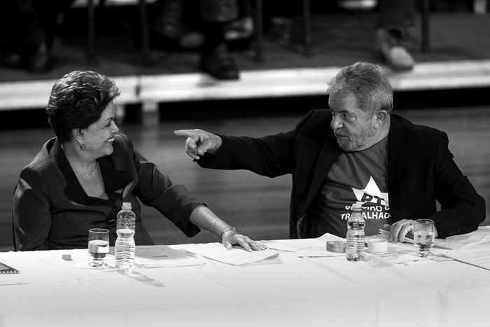 Dilma Rousseff, presidenta de Brasil, y Luiz Ináio Lula da Silva, exmandatario brasileño, el viernes 2 de mayo, en el encuentro nacional del Partido de los Trabajadores (PT), Sao Paulo (Brasil). / Foto: Sebastiâo Moreira, EFE