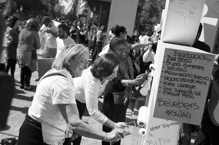 Actividad de la campaña “Mujeres por la ciudad”, ayer, en la explanada de la Intendencia de Montevideo.  · Foto: Pedro Rincón