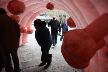 Campaña de prevención del cáncer de colon, en la explanada de la Intendencia de Montevideo (archivo, junio de 2016).
Campaña de prevención del cáncer de colon, en la explanada de la Intendencia de Montevideo (archivo, junio de 2016).