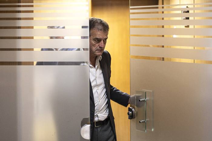 Guido Manini Ríos en su despacho del edificio Artigas del Parlamento, el 14 de agosto de 2023. · Foto: Ernesto Ryan
