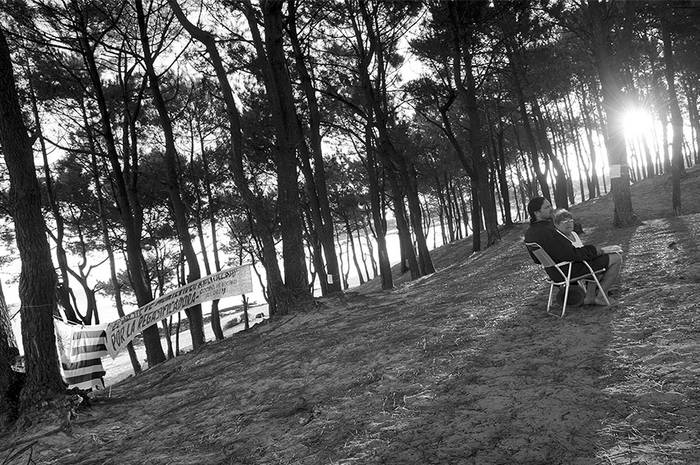 Rúben Bouza y Silvia Ledesma, ayer, en el Parque Punta de Yeguas.  · Foto: Nicolás Celaya