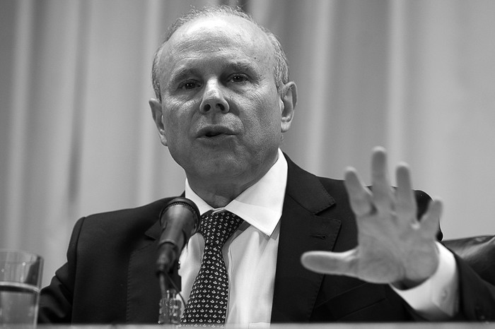 El ministro de Hacienda de Brasil, Guido Mantega, durante una conferencia de prensa en Brasilia.   (archivo, setiembre de 2012) · Foto: Antonio Cruz, Agencia Brasil