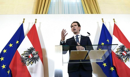 Sebastian Kurz, primer ministro autríaco, ayer, en Viena.
foto: hans klaus techt, afp
· Foto: Hans Klaus Techt, AFP Sebastian Kurz, primer ministro autríaco, ayer, en Viena.
foto: hans klaus techt, afp
· Foto: Hans Klaus Techt, AFP