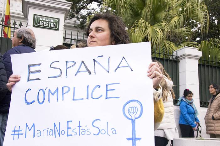 Movilización frente a la embajada de España en rechazo a la decisión judicial, el 3 de octubre de 2019. · Foto: Alessandro Maradei