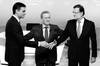 Pedro Sánchez y Mariano Rajoy, candidatos a la presidencia del gobierno, ante el presidente de la Academia de Televisión y moderador del debate, el lunes en la sede de la Academia, en Madrid. Foto: Juanjo Martín, Efe Pedro Sánchez y Mariano Rajoy, candidatos a la presidencia del gobierno, ante el presidente de la Academia de Televisión y moderador del debate, el lunes en la sede de la Academia, en Madrid. Foto: Juanjo Martín, Efe