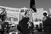 Manifestación contra las políticas de austeridad, ayer, en el Parlamento de Atenas, Grecia. Foto: Orestis Panagiotou, Efe