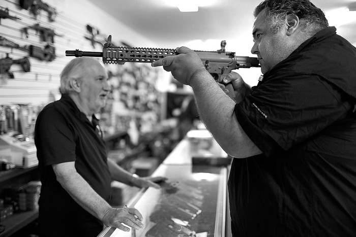 Armería K & W Gunworks, ayer en Delray Beach, Florida, Estados Unidos. Foto: Joe Raedle, Afp