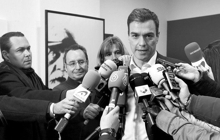 Pedro Sánchez, secretario general del PSOE, en rueda de prensa, tras votar en la consulta
a los militantes socialistas, el sábado en Madrid. Foto:Fernando Alvarado, Efe