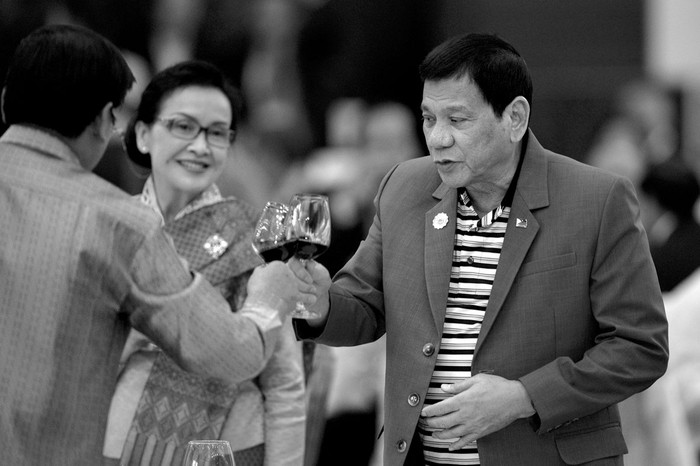 Rodrigo Duterte, presidente de Filipinas, durante una cena de bienvenida, ayer, en la cumbre de la ASEAN. Foto: Ye Aung Thu, Afp