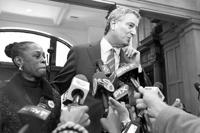 Bill de Blasio, alcalde de Nueva York, ayer, después de votar en una biblioteca pública en Brooklyn. Foto: Spencer Platt, AFP