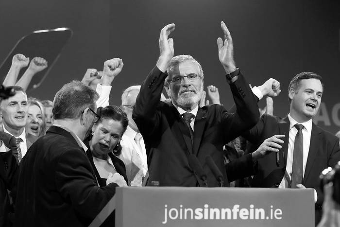 Gerry Adams después de dar su discurso en la conferencia anual del Sinn Fein, el sábado en Dublín. Foto: Paul Faith, AFP
