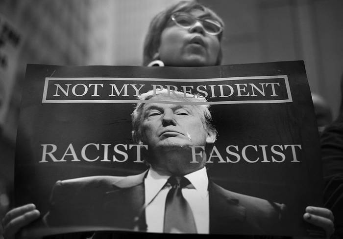 Manifestación de protesta en el primer aniversario de gobierno del presidente estadounidense Donald Trump, ayer, en Chicago. Foto: Jim Young, AFP