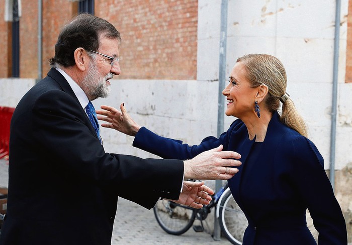Mariano Rajoy y Cristina Cifuentes, el 23 de abril , en Madrid.
 · Foto: Juan Carlos Hidalgo