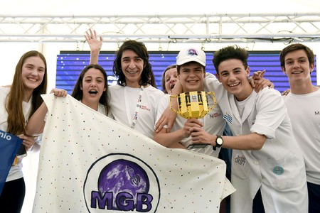 Equipo Mig_Botics, del liceo de Migues, Canelones: Paulina Etcheverría, Tamara Balaguer, Lautaro Ferraro, Lautaro González, Agustín De León y Tobías Iroa.
· Foto: Matilde Campodónico, Plan Ceibal Equipo Mig_Botics, del liceo de Migues, Canelones: Paulina Etcheverría, Tamara Balaguer, Lautaro Ferraro, Lautaro González, Agustín De León y Tobías Iroa.
· Foto: Matilde Campodónico, Plan Ceibal
