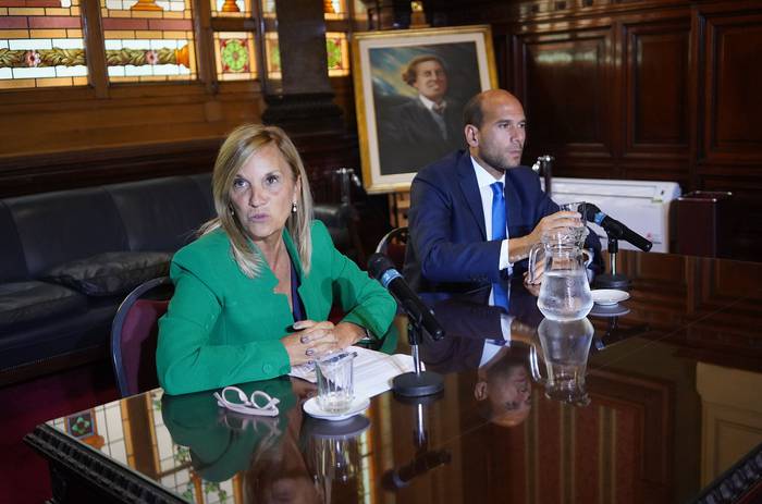 Beatriz Argimón y Martín Lema en conferencia de prensa, ayer, en el Palacio Legislativo. · Foto: Mariana Greif