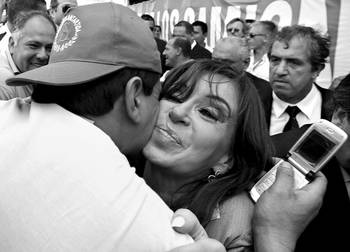 La presidenta argentina, Cristina Fernández durante un acto masivo del sindicato de los camioneros, realizado en el estadio de Velez Sarsfield, en Buenos Aires La presidenta argentina, Cristina Fernández durante un acto masivo del sindicato de los camioneros, realizado en el estadio de Velez Sarsfield, en Buenos Aires