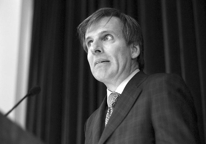 El economista Martín Redrado, recientemente destituido como presidente del Banco Central, habla  el viernes, durante una rueda de prensa en Buenos Aires.  · Foto: EFE, Leo La Valle