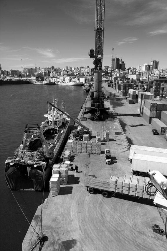 Actividad en el puerto de Montevideo. / Foto: Pedro Rincón, archivo setiembre de 2012.