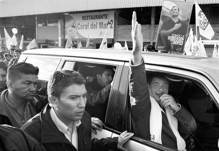 El presidente de Ecuador, Rafael Correa, el viernes, durante un acto de campaña electoral, en Quito. / foto: josé jácome, efe · Foto:  José Jácome, Efe