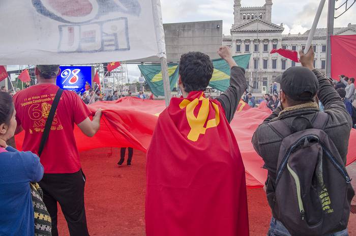 Acto aniversario del Partido Comunista del Uruguay, el 27 de octubre de 2018, en la plaza 1 de Mayo. · Foto: Alessandro Maradei