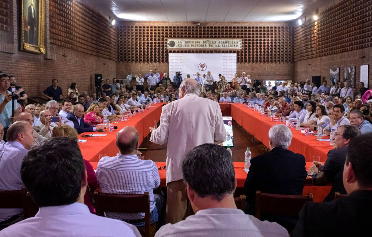 Sanguinetti confirmó que dejará la secretaría general del PC y les cuesta llegar a un consenso: “En plena campaña nadie quiere agarrar” | el diario Sanguinetti confirmó que dejará la secretaría general del PC y les cuesta llegar a un consenso: “En plena campaña nadie quiere agarrar” | el diario