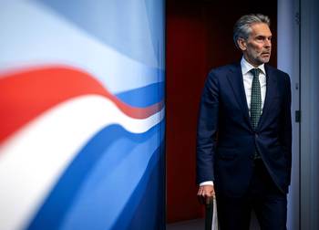 El primer ministro holandés, Dick Schoof, el 28 de mayo, en el Consejo de Ministros en La Haya. · Foto: Sem van der Wal, ANP, AFP