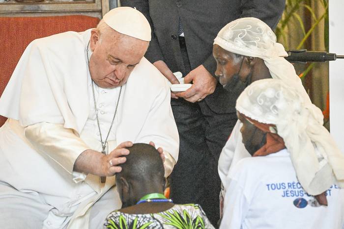 El Papa Francisco, este miércoles, en la Nunciatura Apostólica en Kinshasa, República Democrática del Congo. · Foto: Tiziana Fabi AFP