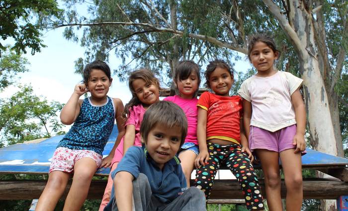 Foto principal del artículo 'Criadazgo: la explotación infantil en Paraguay atrapada entre las paredes del silencio' · Foto: UNICEF