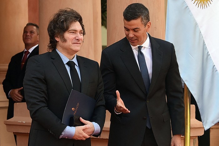 Santiago Peña y Javier Milei, en Asunción, el 9 de abril. · Foto: Daniel Duarte, AFP