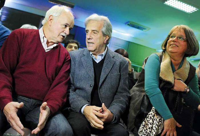 Yerú Pardiñas, Tabaré Vázquez y Mónica Xavier durante el acto de presentación de los candidatos socialistas hacia las elecciones, el 22 de mayo de 2014. · Foto: Nicolás Celaya