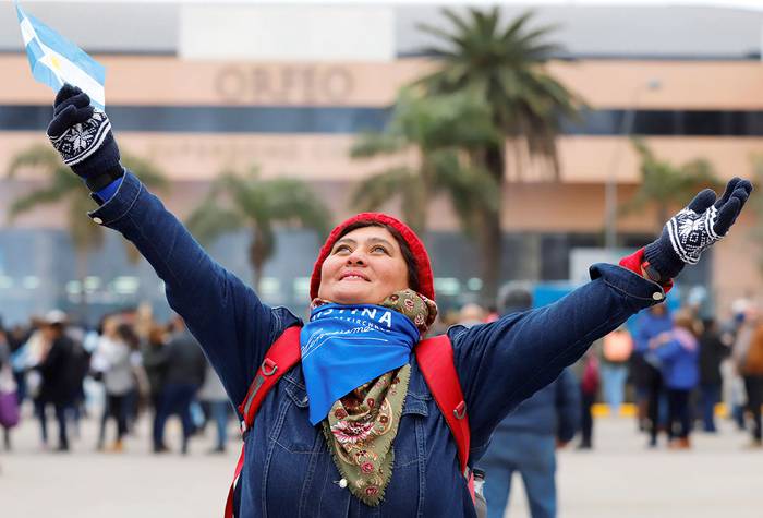 Una mujer durante el acto de cierre de campaña del partido Frente de Todos, el 8 de agosto en Córdoba.
  · Foto: Nicolás Aguilera, EFE