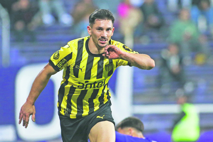 Maximiliano Silvera, de Peñarol, tras convertir el 1 a 0. · Foto: Ernesto Ryan