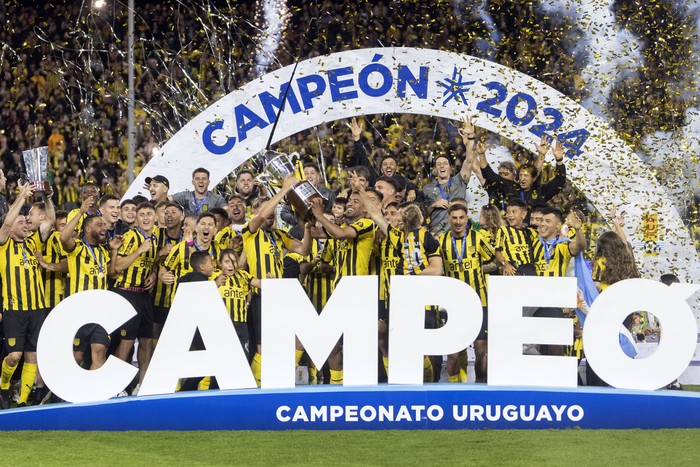 Peñarol campeón, el 1º de diciembre, en el Campeón del Siglo. · Foto: Ernesto Ryan