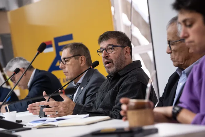 Rodrigo Arim, Gabriel Oddone, Fernando Pereira, Juan Castillo y Veroncia Piñeiro en La Huella de Seregni. · Foto: Gianni Schiaffarino