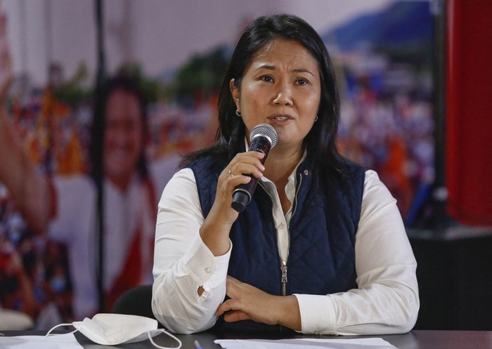 Keiko Fujimori, candidata presidencial peruana por Fuerza Popular, durante una conferencia de prensa en la sede de su partido en Lima.
 · Foto: Gian Masko, AFP