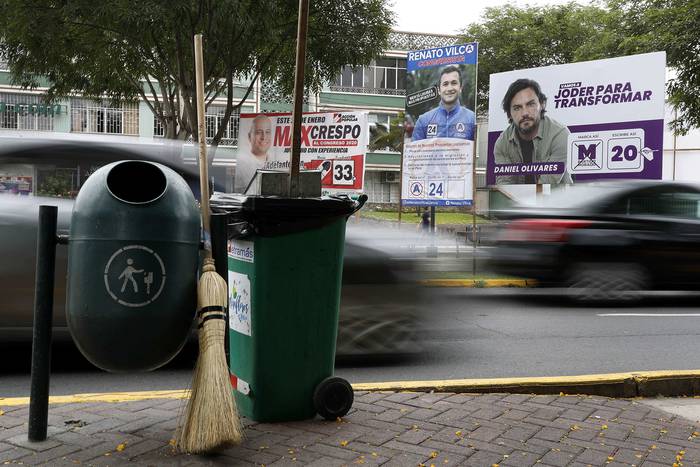 Publicidad electoral en las calles de Lima, en enero, cuando se eligió el actual Congreso.  · Foto: Paolo Aguilar, Efe