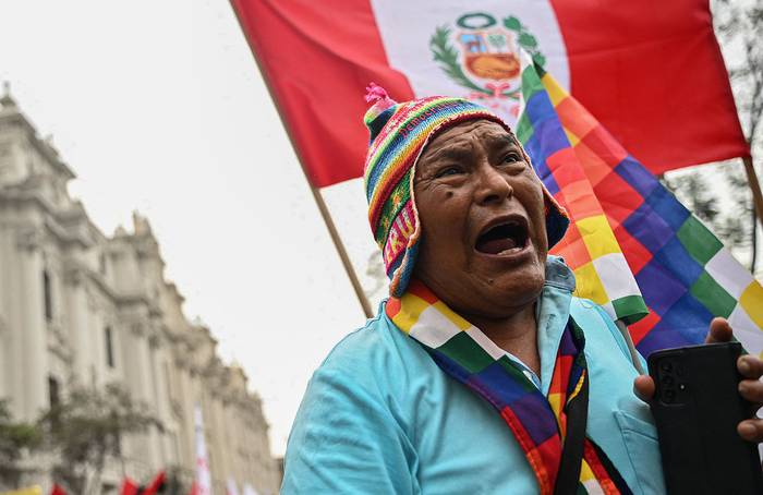 Manifestación contra el gobierno de la presidenta peruana Dina Boluarte, el 4 de enero, en Lima. · Foto: Ernesto Benavides, AFP