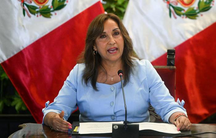 Dina Boluarte durante una conferencia de prensa en el Palacio Presidencial de Lima, el 10 de febrero de 2023. · Foto: Ernesto Benavides, AFP