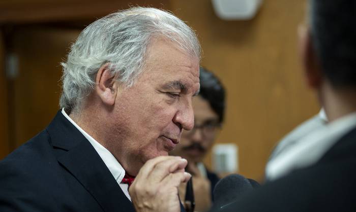 Juan Miguel Petit en rueda de prensa en el Anexo del Palacio Legislativo (13.06.2023). · Foto: Alessandro Maradei