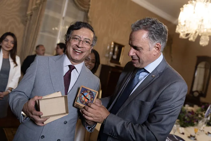 Gustavo Petro y Yamandú Orsi, el 20 de marzo en Bogotá. · Foto: Camilo dos Santos, Presidencia