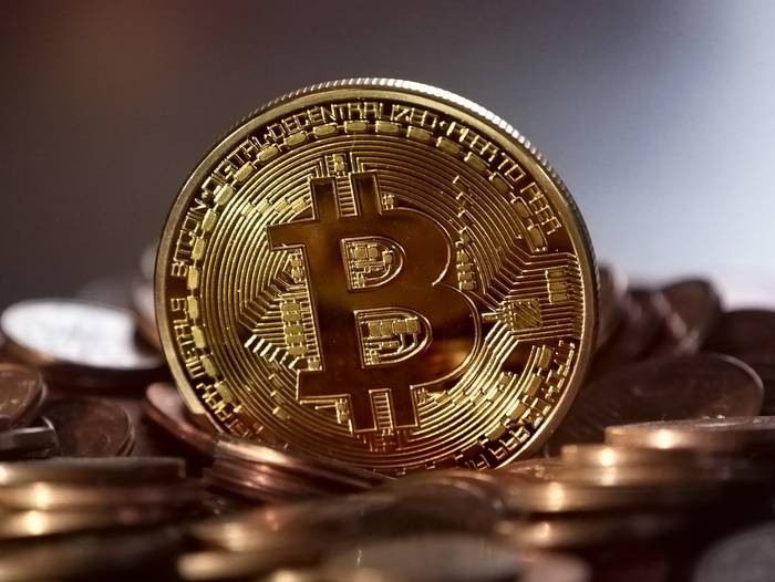 Foto principal del artículo 'Bitcoin: ¿nuevo dinero o vieja especulación?'