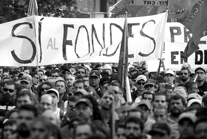 Paro y movilización realizada por 18 gremios del PIT-CNT, en contra del TISA y en defensa del Fondes, entre otras reivindicaciones.Foto: Sandro Pereyra (archivo, abril de 2015)