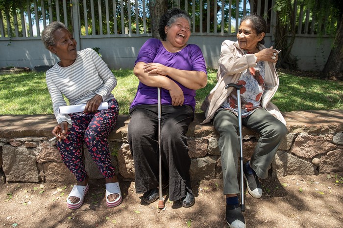 Rosario Fernández, Olguita Celestino y María Alberta _Susi_ Antúnez, mujeres referentes del colectivo Volver a mi barrio, luchadoras incansables por la reparación de víctimas de los desalojos realizados por la última dictadura militar. · Foto: Martín Varela Umpiérrez