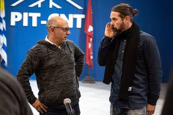 Marcelo Abdala y Sergio Sommaruga, el 5 de junio, previo a la primera mesa representativa del PIT-CNT después de las elecciones del congreso. · Foto: Mara Quintero