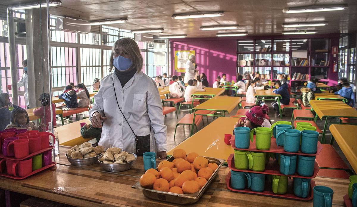 Durante el cierre de clases, unos 3.000 adultos se inscribieron al plan de alimentación escolar; Primaria está haciendo un "seguimiento" | la diaria - Vimarsana News