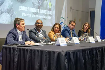Agustín Tassani, Edgardo Ortuño, Fernanda Cardona, Leonardo García e Isabella Antonaccio, el 12 de marzo, durante la presentación de avances del Plan Vale. · Foto: Federico Rodriguez Bissio, Presidencia