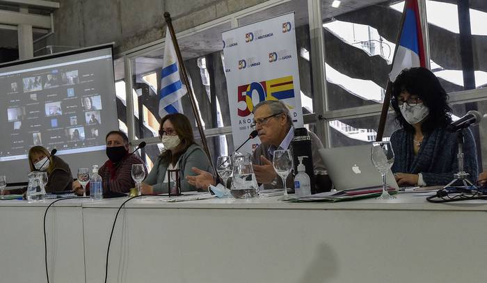 Ricardo Ehrlich en el plenario del Frente Amplio, el 21 de setiembre, en la Huella de Seregni. · Foto: Federico Gutiérrez