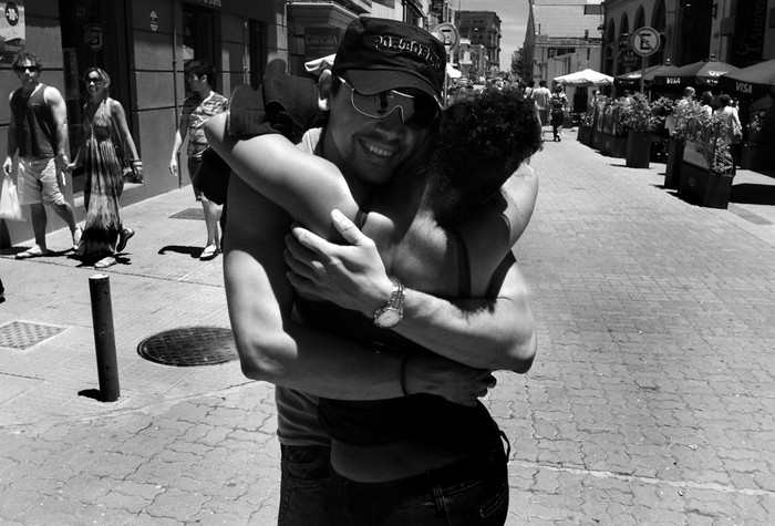 Dos turistas, ayer, en el Mercado del Puerto de Montevideo · Foto: Pablo Nogueira