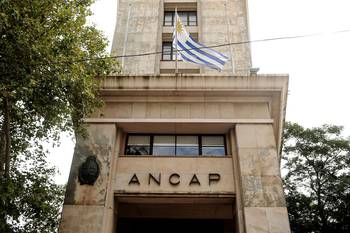 Sede de ANCAP en Montevideo (archivo, marzo de 2019). · Foto: Javier Calvelo, adhocFOTOS